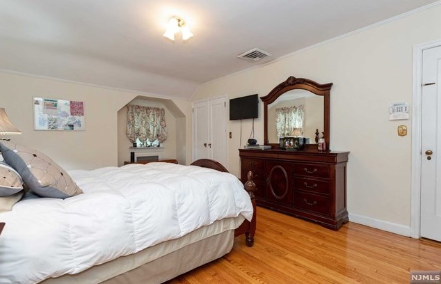 34 Carlton Pl, Rutherford NJ  07070-1120 exterior