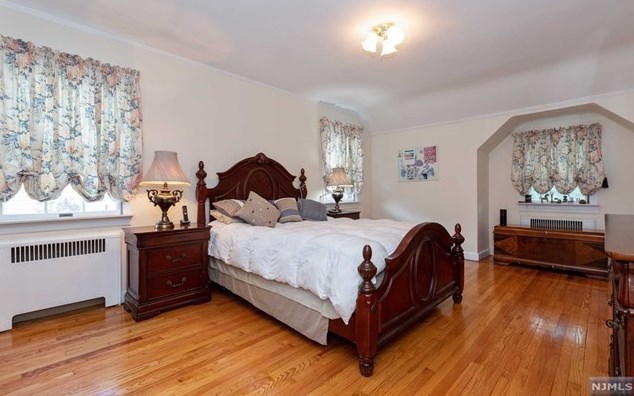 34 Carlton Pl, Rutherford NJ  07070-1120 exterior