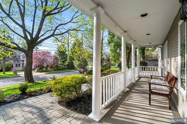 31 Macarthur Ave, Closter, NJ 07624