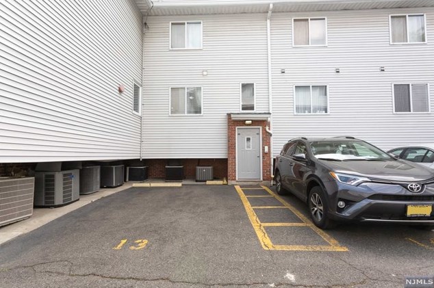 31 Fairmount Ave, Hackensack NJ  07601-4720 exterior