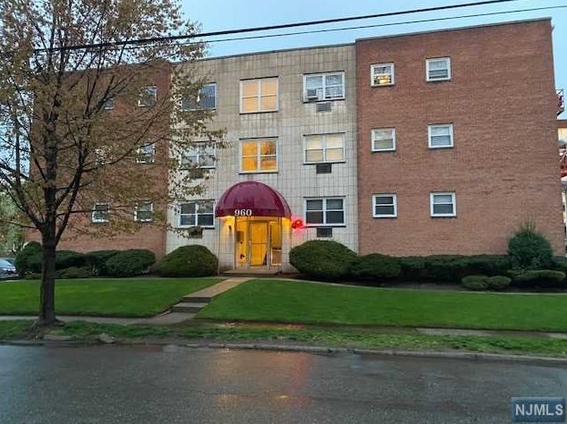960 Main St, Hackensack NJ  07601-5132 exterior