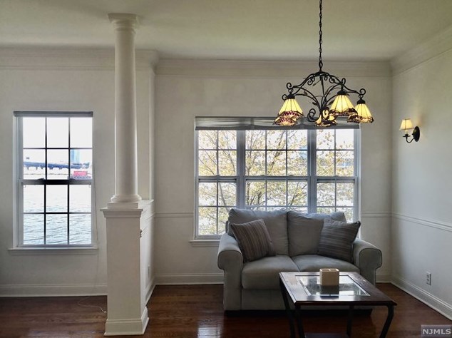 68 Mallard Pl, Secaucus NJ 07094-2930 exterior