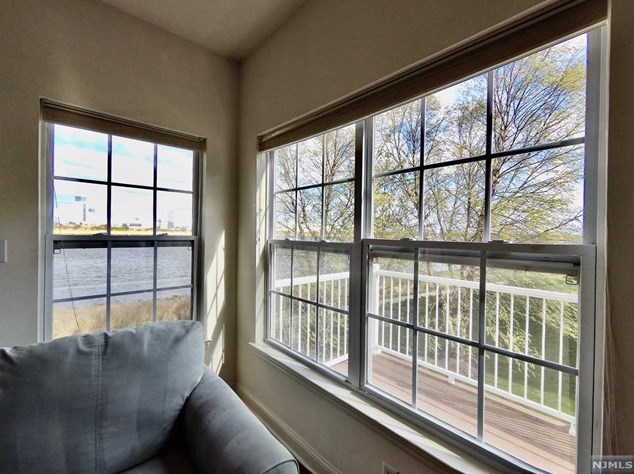 68 Mallard Pl, Secaucus NJ 07094-2930 exterior