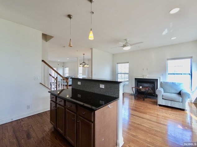 68 Mallard Pl, Secaucus NJ 07094-2930 exterior