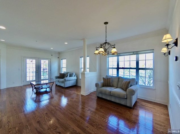 68 Mallard Pl, Secaucus NJ 07094-2930 exterior