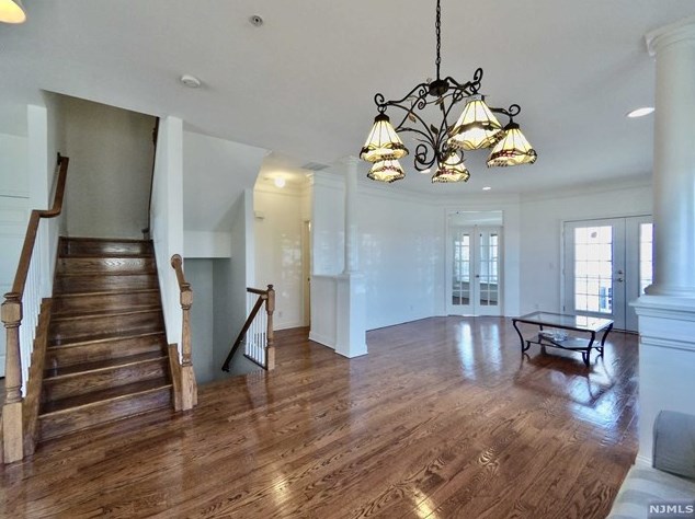 68 Mallard Pl, Secaucus NJ 07094-2930 exterior