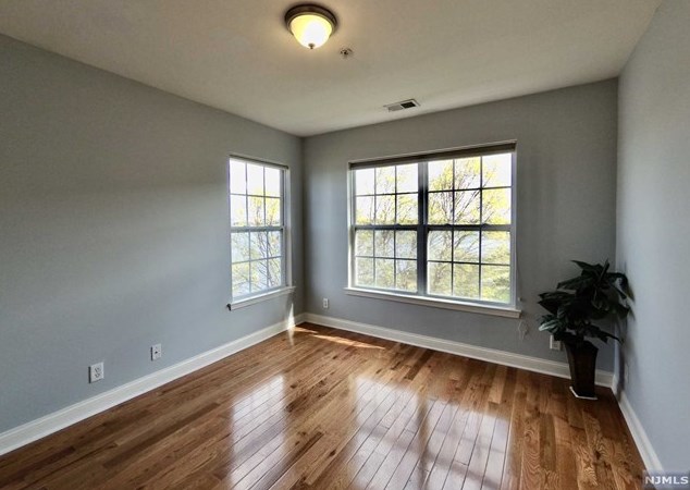 68 Mallard Pl, Secaucus NJ 07094-2930 exterior