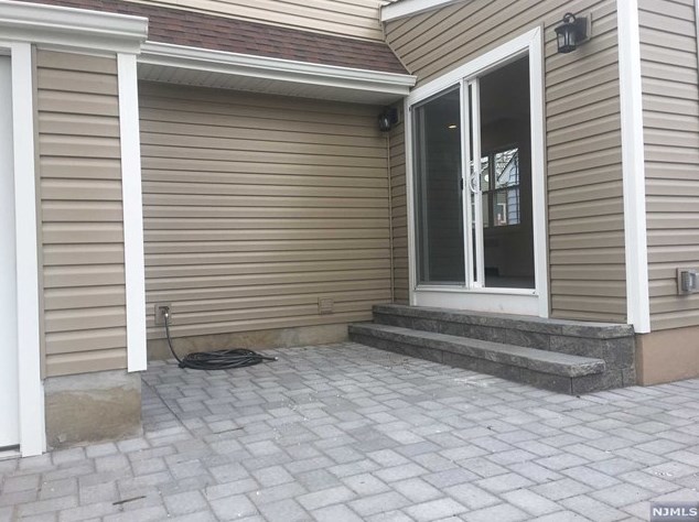 508 Stuyvesant Ave, Lyndhurst NJ 07071-2627 exterior