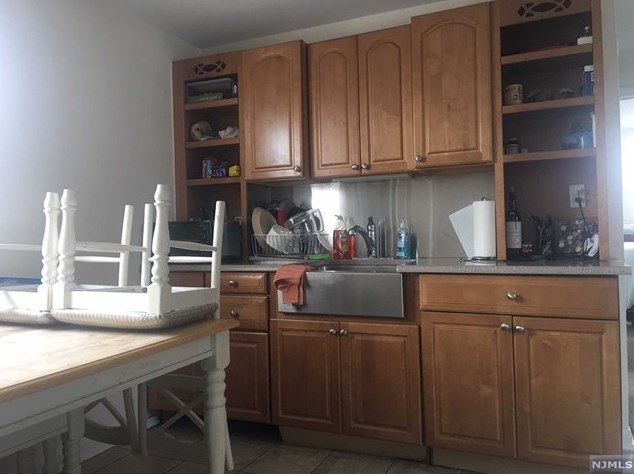 508 Stuyvesant Ave, Lyndhurst NJ 07071-2627 exterior