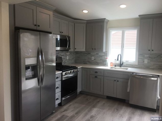 508 Stuyvesant Ave, Lyndhurst NJ 07071-2627 exterior