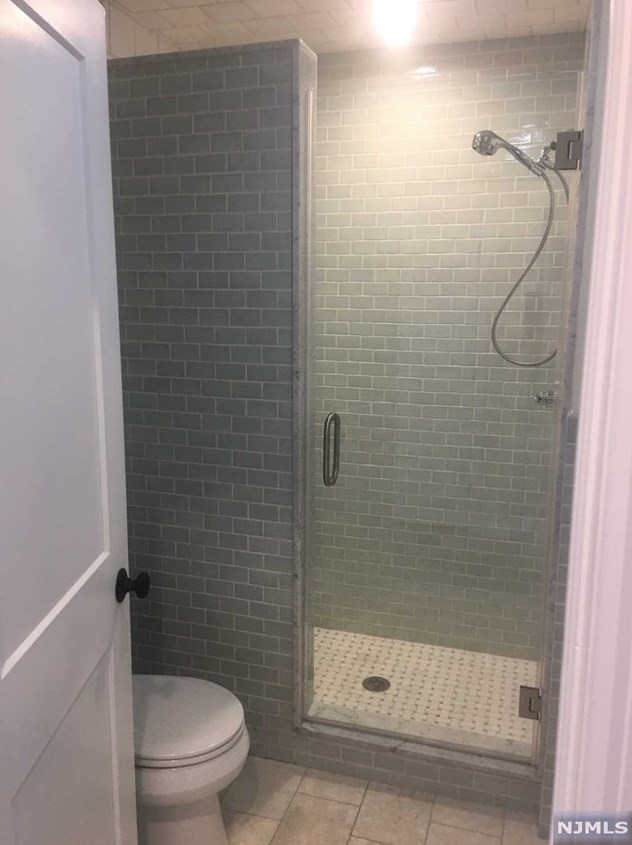 508 Stuyvesant Ave, Lyndhurst NJ 07071-2627 exterior