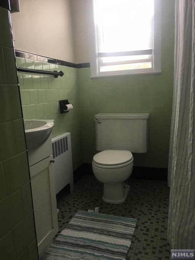 508 Stuyvesant Ave, Lyndhurst NJ 07071-2627 exterior