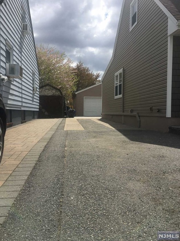 508 Stuyvesant Ave, Lyndhurst NJ 07071-2627 exterior