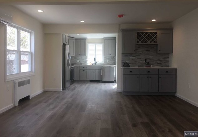 508 Stuyvesant Ave, Lyndhurst NJ 07071-2627 exterior