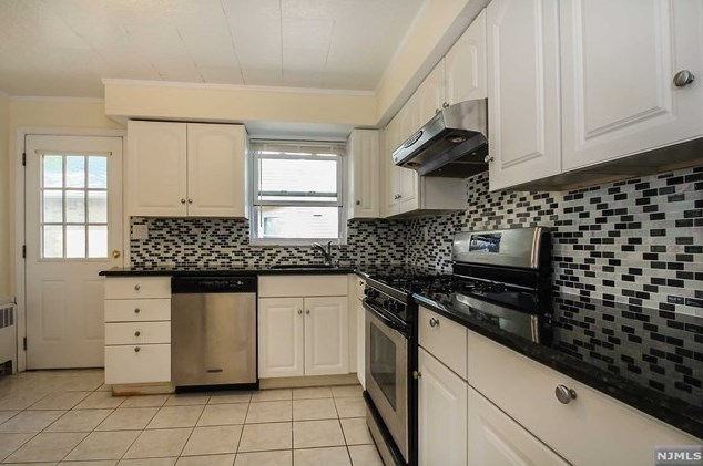 1088 Anderson Ave, West Fort Lee NJ  07024-4249 exterior