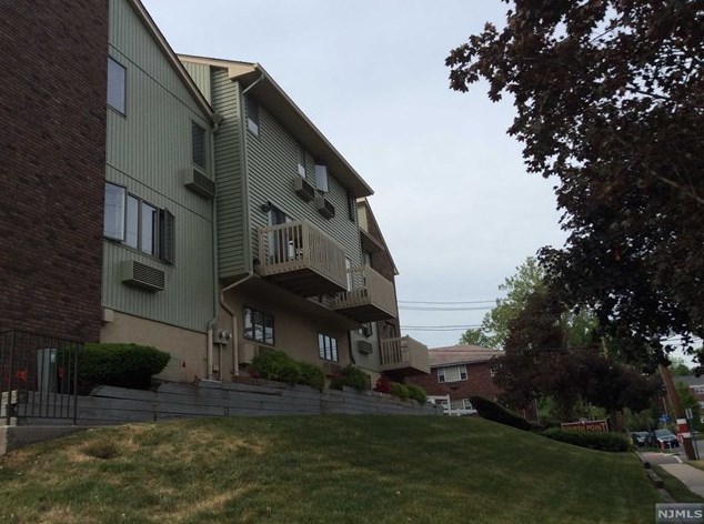 115 Coles Ave, Hackensack NJ  07601-3031 exterior