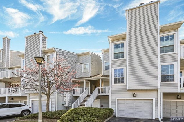 37 Markham Cir, Englewood NJ  07631-5040 exterior