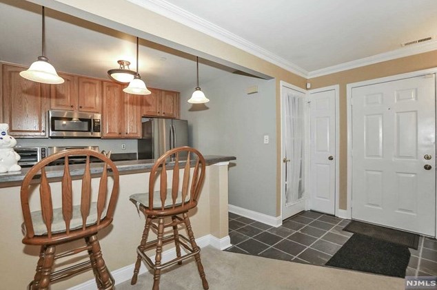 37 Markham Cir, Englewood NJ  07631-5040 exterior