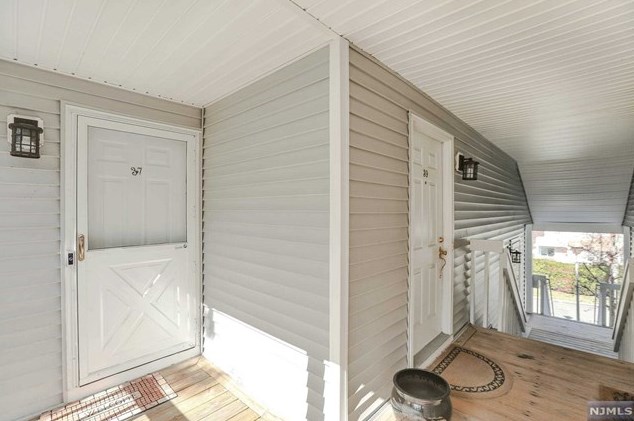 37 Markham Cir, Englewood NJ  07631-5040 exterior