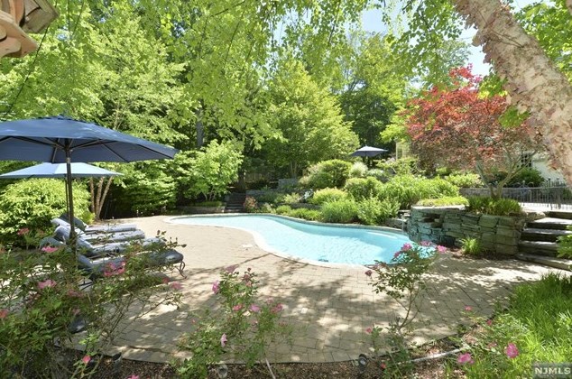 64 Twin Brooks Rd, Upper Saddle River, NJ 07458