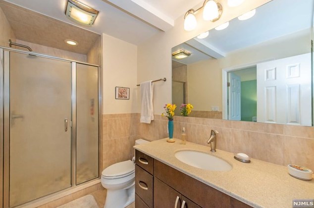 269 Sunset Ky, Secaucus NJ  07094-2213 exterior