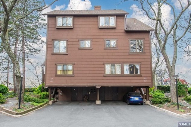 269 Sunset Ky, Secaucus NJ  07094-2213 exterior