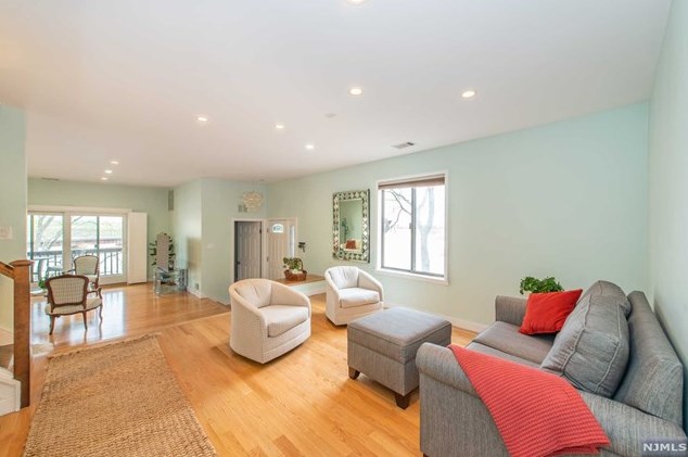 269 Sunset Ky, Secaucus NJ  07094-2213 exterior