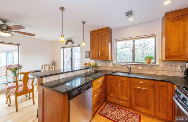 269 Sunset Ky, Secaucus NJ  07094-2213 exterior