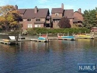 269 Sunset Ky, Secaucus NJ  07094-2213 exterior