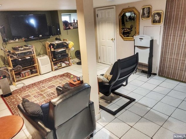 156 Oakland Ter, Newark NJ 07106-2301 exterior