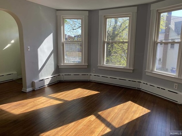 1 Ettrick Ter, Rutherford NJ  07070-2033 exterior