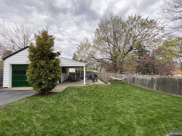 25 Miedama Pl, Midland Pk NJ  07432-1611 exterior