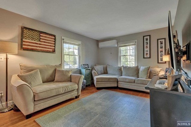 25 Miedama Pl, Midland Pk NJ  07432-1611 exterior