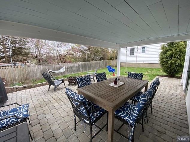 25 Miedama Pl, Midland Pk NJ  07432-1611 exterior