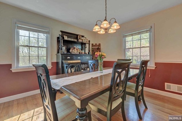 25 Miedama Pl, Midland Pk NJ  07432-1611 exterior
