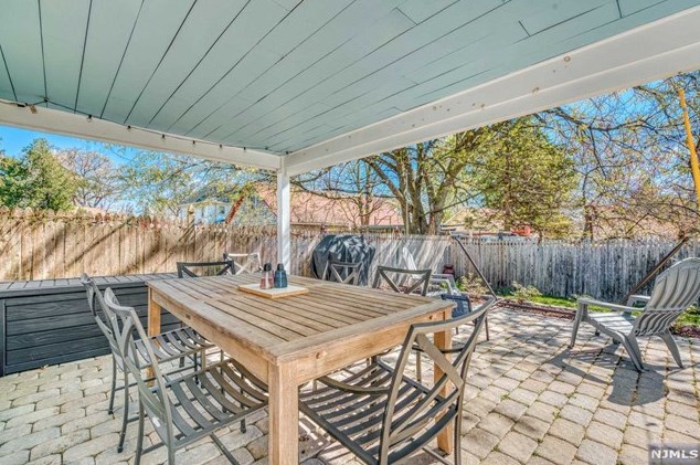 25 Miedama Pl, Midland Pk NJ  07432-1611 exterior