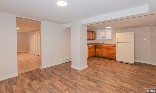 805 Hudson Ave, Secaucus NJ  07094-3319 exterior