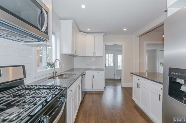 805 Hudson Ave, Secaucus NJ  07094-3319 exterior