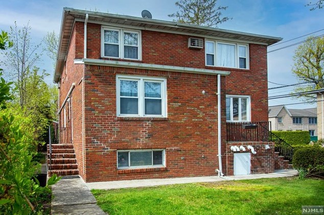 300 Maple St, West Fort Lee NJ  07024-4037 exterior