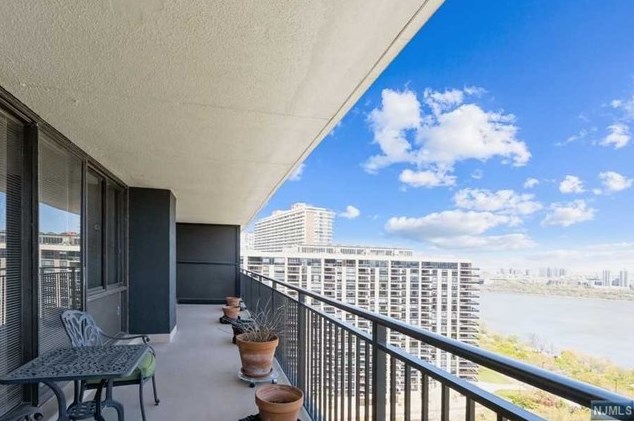 1500 Palisade Ave, West Fort Lee NJ 07024-5343 exterior