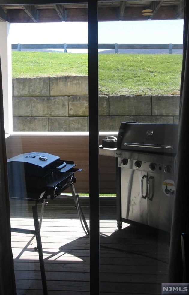 3 Bramble Ct, Hardyston NJ 07419-1240 exterior