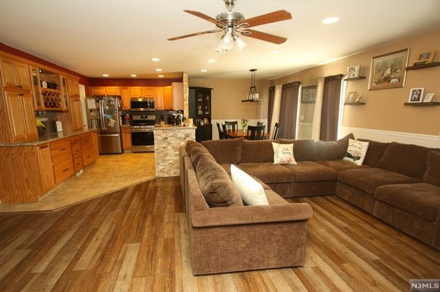 3 Bramble Ct, Hardyston NJ 07419-1240 exterior