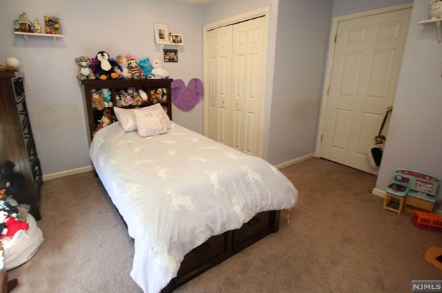 3 Bramble Ct, Hardyston NJ 07419-1240 exterior