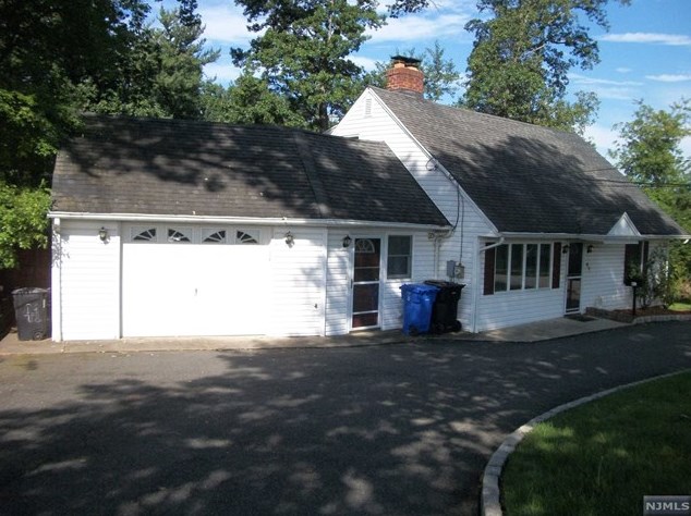 41 Forest Ave, Paramus NJ  07652-5213 exterior