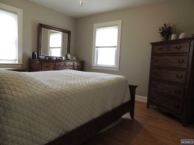 125 Kipp Ave, Elmwood Park NJ  07407-1012 exterior