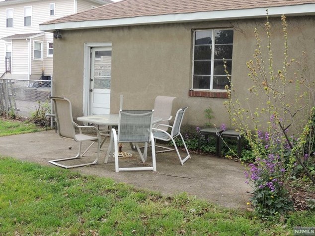 125 Kipp Ave, Elmwood Park NJ  07407-1012 exterior