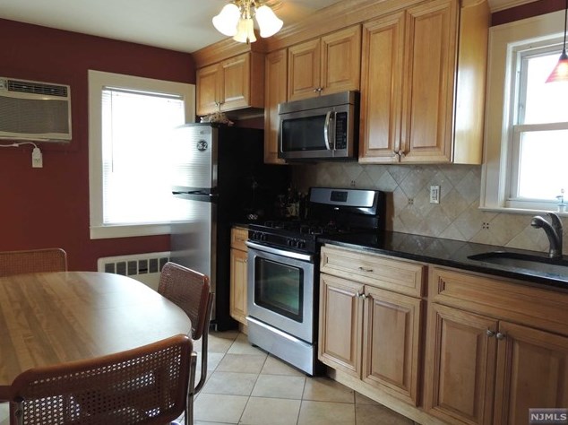 125 Kipp Ave, Elmwood Park NJ  07407-1012 exterior