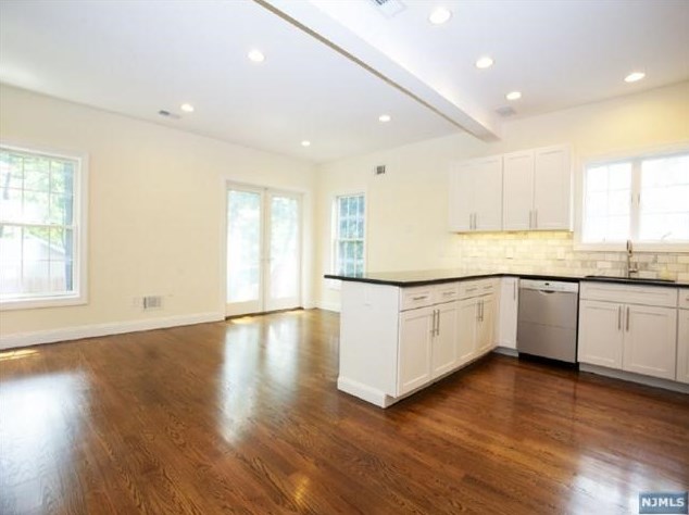 48 Oak St, Tenafly NJ  07670-2741 exterior