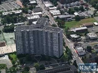 2000 Linwood Ave, West Fort Lee NJ  07024-3001 exterior