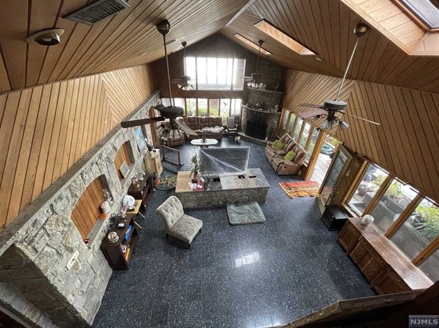 114 Pne St, Cliffside Park NJ 07010-1018 exterior